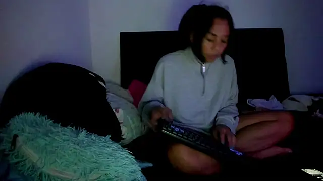 Adrianna Arias online show from November 19, 2025, 5:29 am