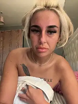 EllieMaeBaby online show from November 28, 2025, 9:17 pm