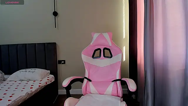 obokozu mai online show from October 10, 2025, 4:11 am