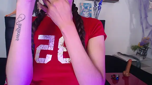 Nataliagp online show from October 12, 2025, 4:44 am