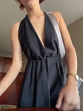 Melody-baby online show from November 21, 2025, 9:24 pm