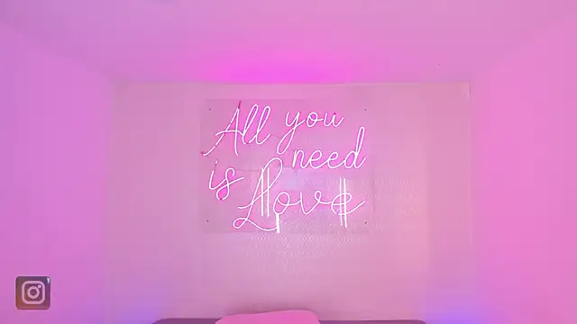 aleksandramiller  online show from January 6, 2026, 12:31 pm