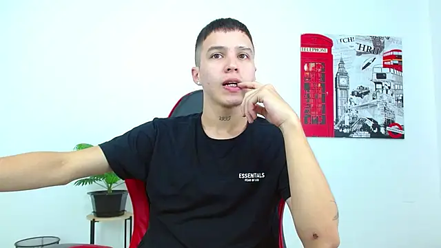 Cumandres18 online show from December 2, 2025, 2:12 pm