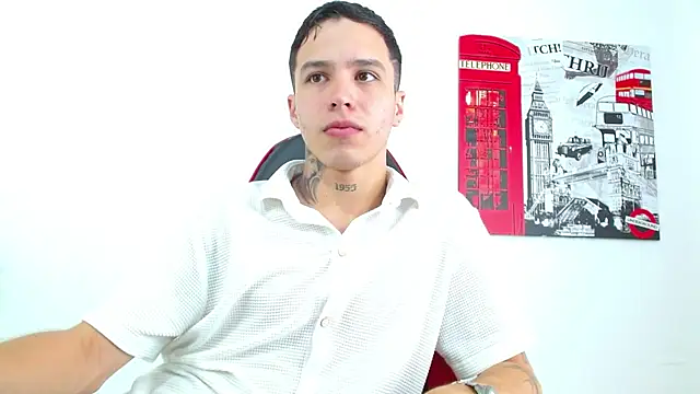 Cumandres18 online show from February 11, 2026, 2:55 pm