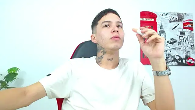 Cumandres18 online show from February 19, 2026, 2:57 pm