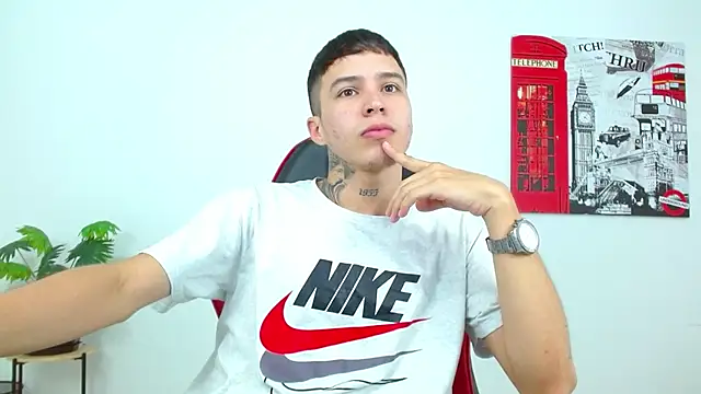 Cumandres18 online show from March 12, 2026, 2:34 pm