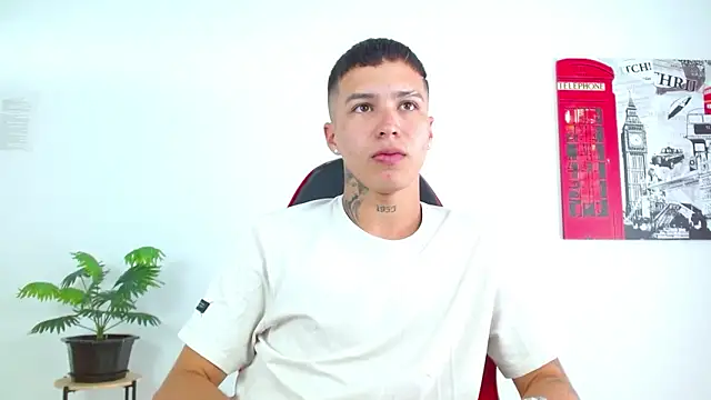 Cumandres18 online show from March 25, 2026, 2:34 pm