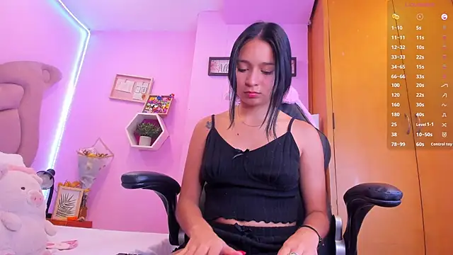 EmmaAnturin online show from October 2, 2025, 9:33 pm