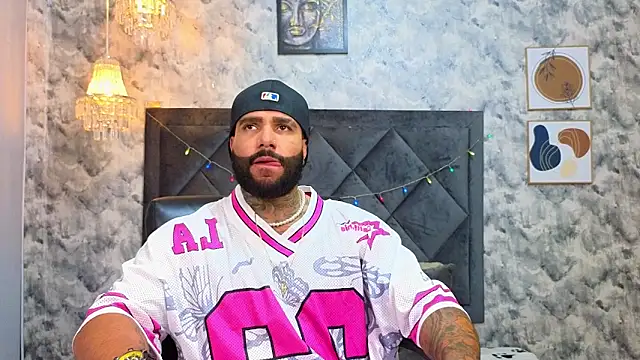 Apolo rousse1 online show from December 2, 2025, 9:43 pm