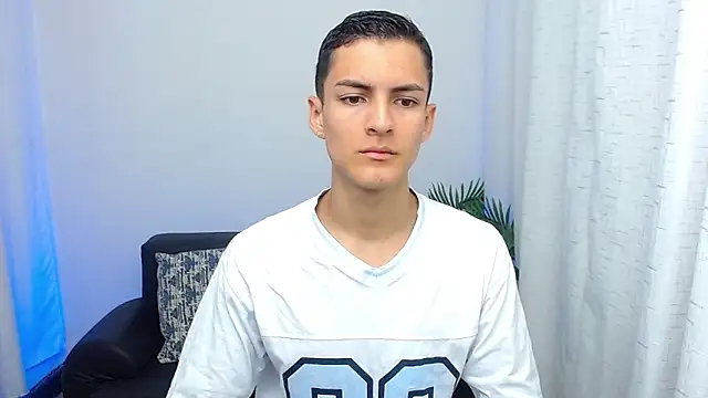 Matiius18 online show from October 17, 2025, 1:46 pm