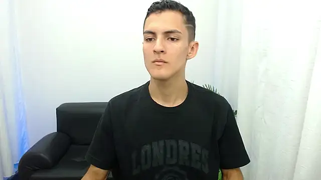 Matiius18 online show from October 28, 2025, 1:47 pm