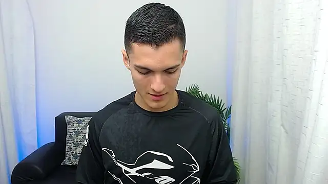 Matiius18 online show from November 8, 2025, 2:17 pm