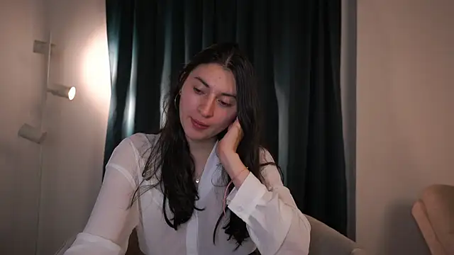 Snapshot of Auralea chatting on May 12, 2026, 5:04 am Auralea online show from May 12, 2026, 5:04 am