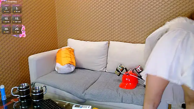 Snapshot of Flirty_Duo chatting on October 1, 2025, 1:00 am Flirty Duo online show from October 1, 2025, 1:00 am