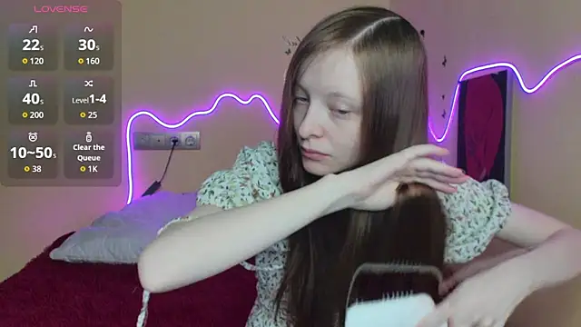 AliceHaris online show from October 4, 2025, 1:03 am