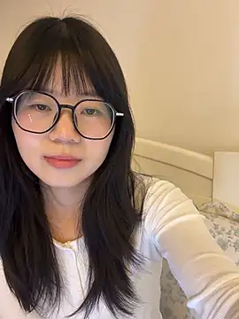 Ella-A9 online show from November 18, 2025, 4:33 pm