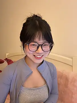 Ella-A9 online show from December 17, 2025, 4:02 pm