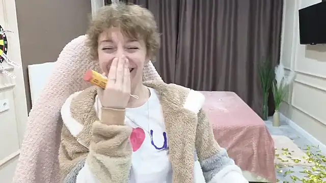 daniellia  online show from September 30, 2025, 6:46 pm