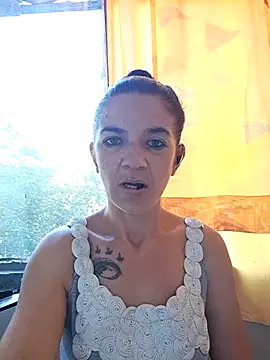 alinaalinutzq online show from September 22, 2025, 10:39 am