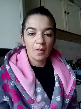 alinaalinutzq online show from November 23, 2025, 6:02 am