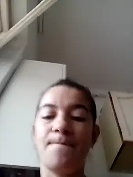 alinaalinutzq online show from November 28, 2025, 8:06 am