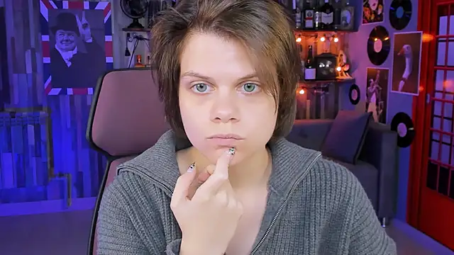 EllieMurler online show from September 25, 2025, 9:02 am