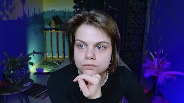 EllieMurler online show from October 13, 2025, 1:00 pm