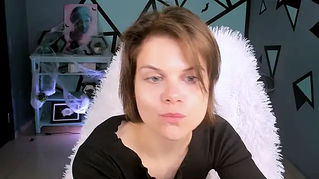 EllieMurler online show from October 18, 2025, 9:10 am