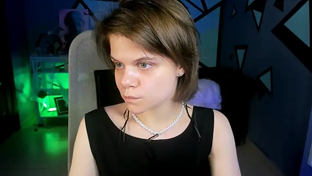 EllieMurler online show from October 25, 2025, 9:06 am