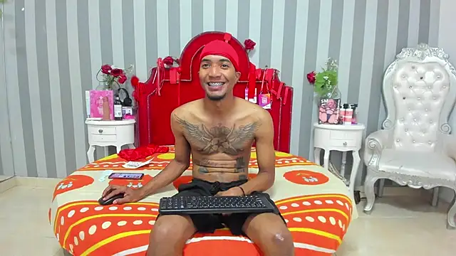 Snapshot of CaroyAndy chatting on May 7, 2026, 12:32 pm CaroyAndy online show from May 7, 2026, 12:32 pm