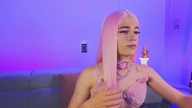 Snapshot of chloe_ember chatting on December 5, 2025, 5:27 am chloe ember online show from December 5, 2025, 5:27 am