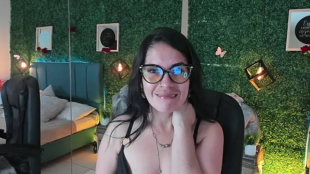 Linagh  online show from February 2, 2026, 11:42 am