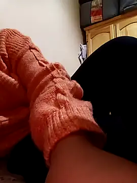 Mroma89six online show from December 4, 2025, 11:41 am