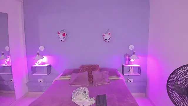 Zoe Lynch  online show from September 25, 2025, 11:47 am