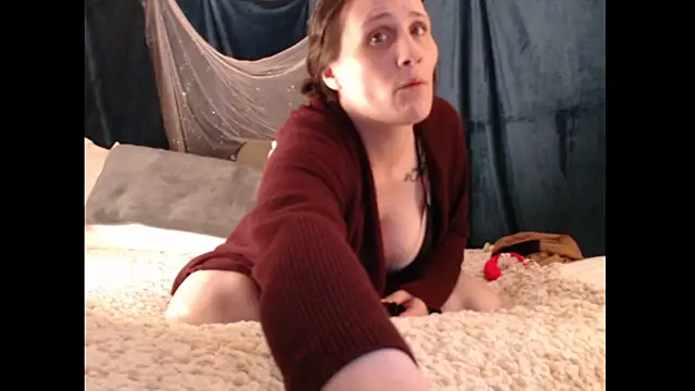 Snapshot of GabbyTate chatting on October 4, 2025, 2:09 am GabbyTate online show from October 4, 2025, 2:09 am