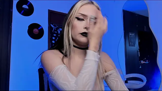 missluna27 online show from October 2, 2025, 7:21 pm