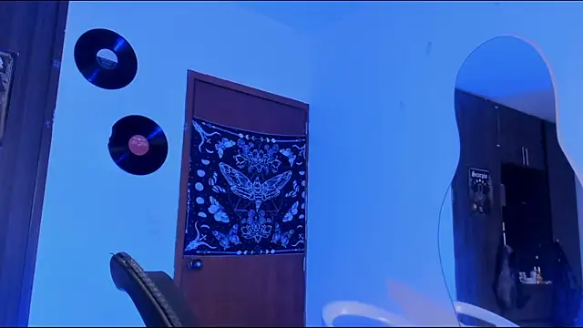 missluna27 online show from October 25, 2025, 1:02 am