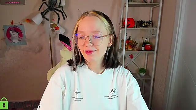 Snapshot of R0cket_bunny chatting on November 7, 2025, 1:05 am R0cket bunny online show from November 7, 2025, 1:05 am