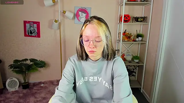 Snapshot of R0cket_bunny chatting on November 19, 2025, 1:05 am R0cket bunny online show from November 19, 2025, 1:05 am