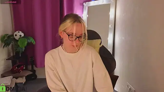 R0cket bunny online show from June 20, 2026, 12:58 am