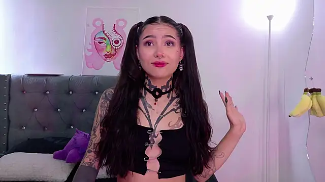 sara queen10 online show from October 23, 2025, 3:55 pm