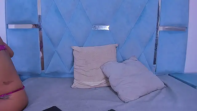 Snapshot of DaylesAndHarry chatting on October 17, 2025, 1:03 pm DaylesAndHarry online show from October 17, 2025, 1:03 pm