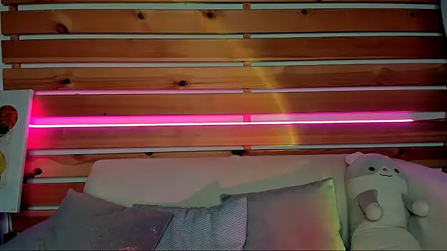 Lori Williams online show from October 7, 2025, 1:03 am