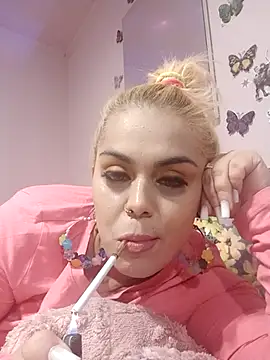 Snapshot of izauri2025 chatting on September 28, 2025, 3:39 pm izauri2025 online show from September 28, 2025, 3:39 pm