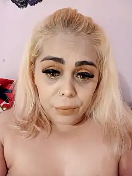 Snapshot of izauri2025 chatting on October 18, 2025, 8:20 pm izauri2025 online show from October 18, 2025, 8:20 pm