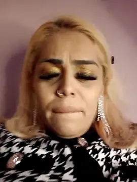 Snapshot of izauri2025 chatting on October 30, 2025, 9:15 pm izauri2025 online show from October 30, 2025, 9:15 pm