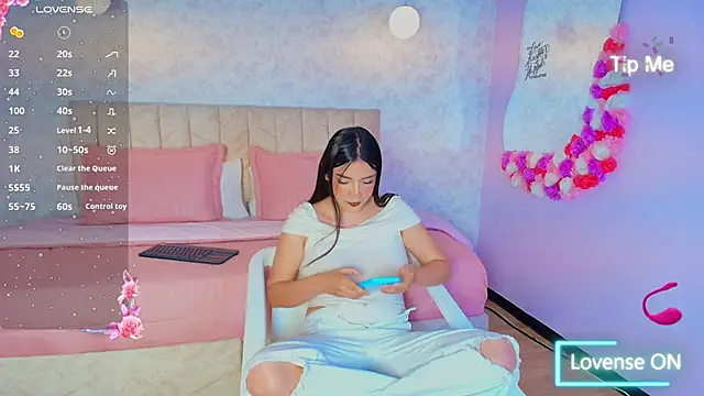 sweet artemiis online show from November 6, 2025, 8:32 pm