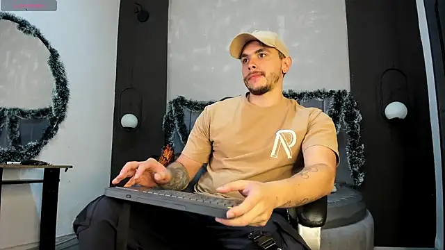 Liam walk  online show from December 20, 2025, 10:17 pm