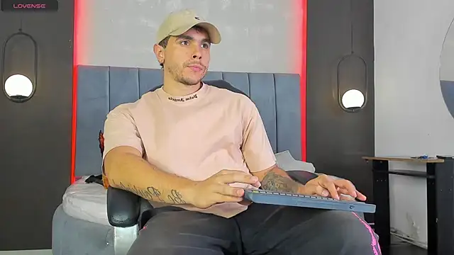 Liam walk  online show from February 17, 2026, 9:32 pm