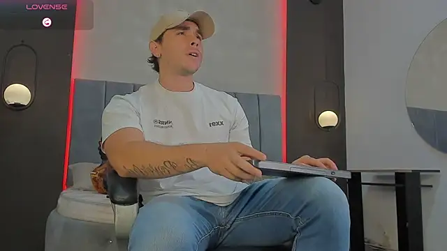 Liam walk  online show from March 12, 2026, 8:04 pm